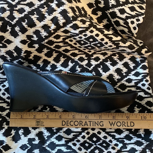 Tommy Hilfiger Black Leather Heels- Size 10 - Picture 8 of 10